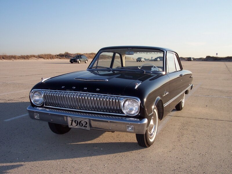 изрядно напоминает Ford Falcon образца 1962 года 