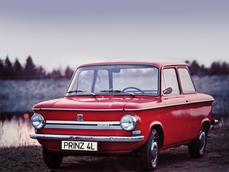 Однако всматриваясь в контуры немецкого NSU Prinz 4 1961 г. выпуска, улавливаешь что-то до боли знакомое.