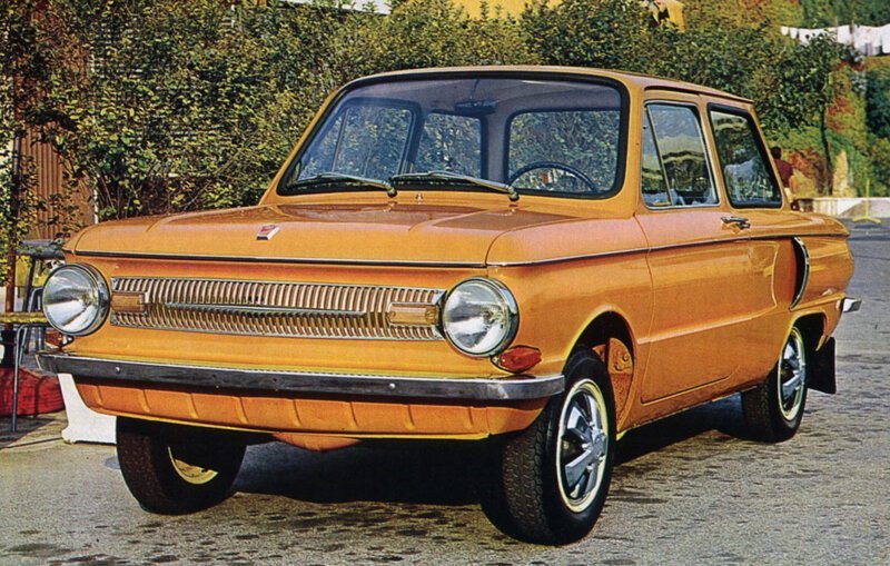 «Запорожец» ЗАЗ 966 («Ушастый») начали выпускать в 1967 г.. Как про него говорили: «20 минут позора и ты на работе». Казалось бы, уж такое уродство точно никто не должен был бы клонировать. То есть пусть убого, но хоть такой-то дизайн должен был быть
