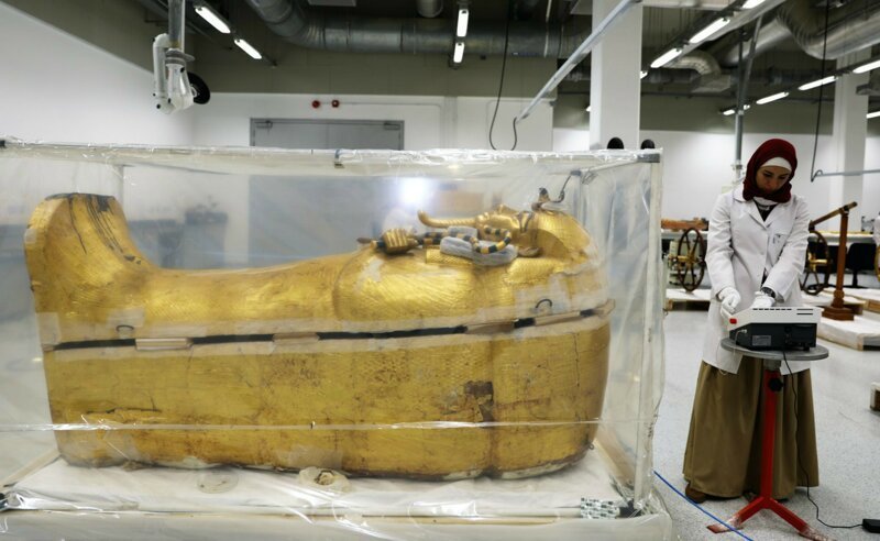 Впервые за 100 лет началась реставрация саркофага Тутанхамона
