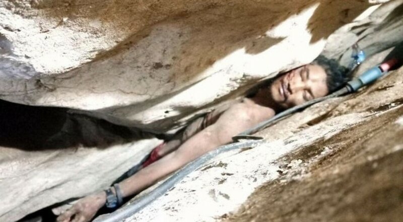 Камбоджиец намертво застрял в узкой расщелине и провел так целых 4 дня