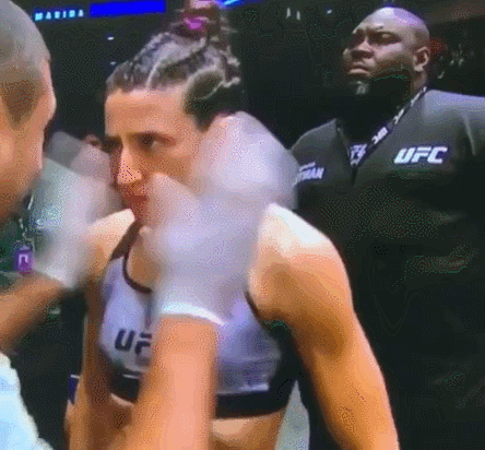 Такой большой, а боится