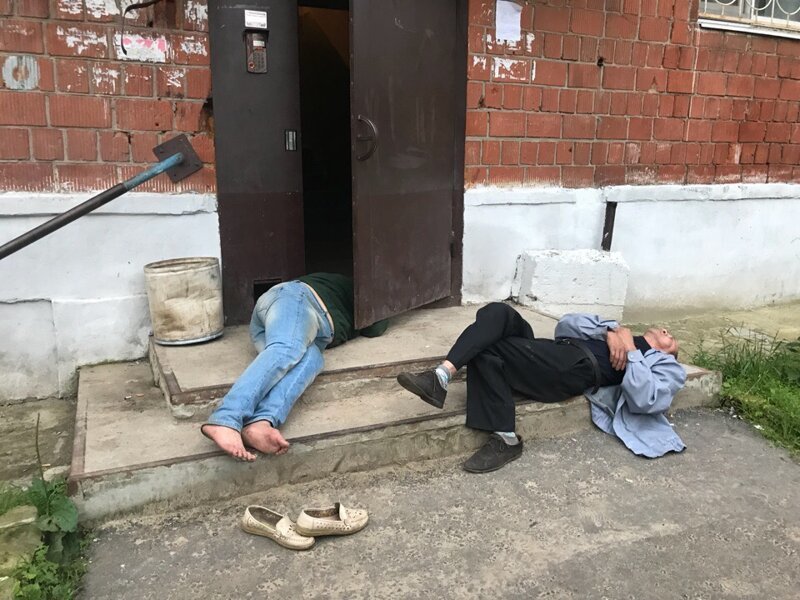 20 человек, которые понимают, что сон это важно и надо спать там, где захотелось