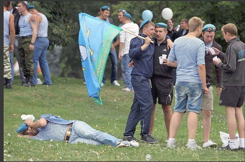 20 человек, которые понимают, что сон это важно и надо спать там, где захотелось
