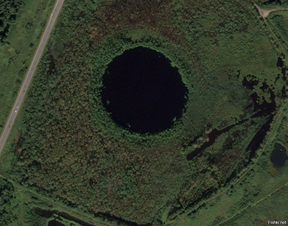 Озеро круглое глубина. Бездонное озеро Солнечногорск. Бездонное круглое озеро в Солнечногорске. Бездонное озеро Солнечногорск глубина. Озеро бездонное Солнечногорский район глубина.