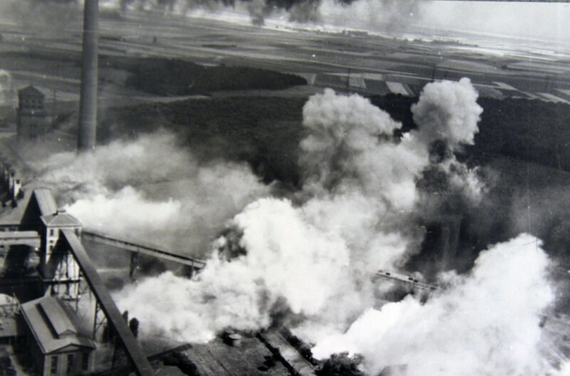 Атака с воздуха: кадры бомбардировки нацистской Германии британскими "Бленхеймами"