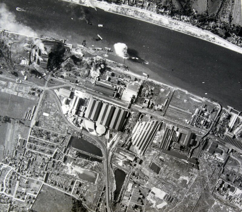 Бомбардировка электростанции и химического завода в городе Ле Гран-Кевийи в оккупированной Франции