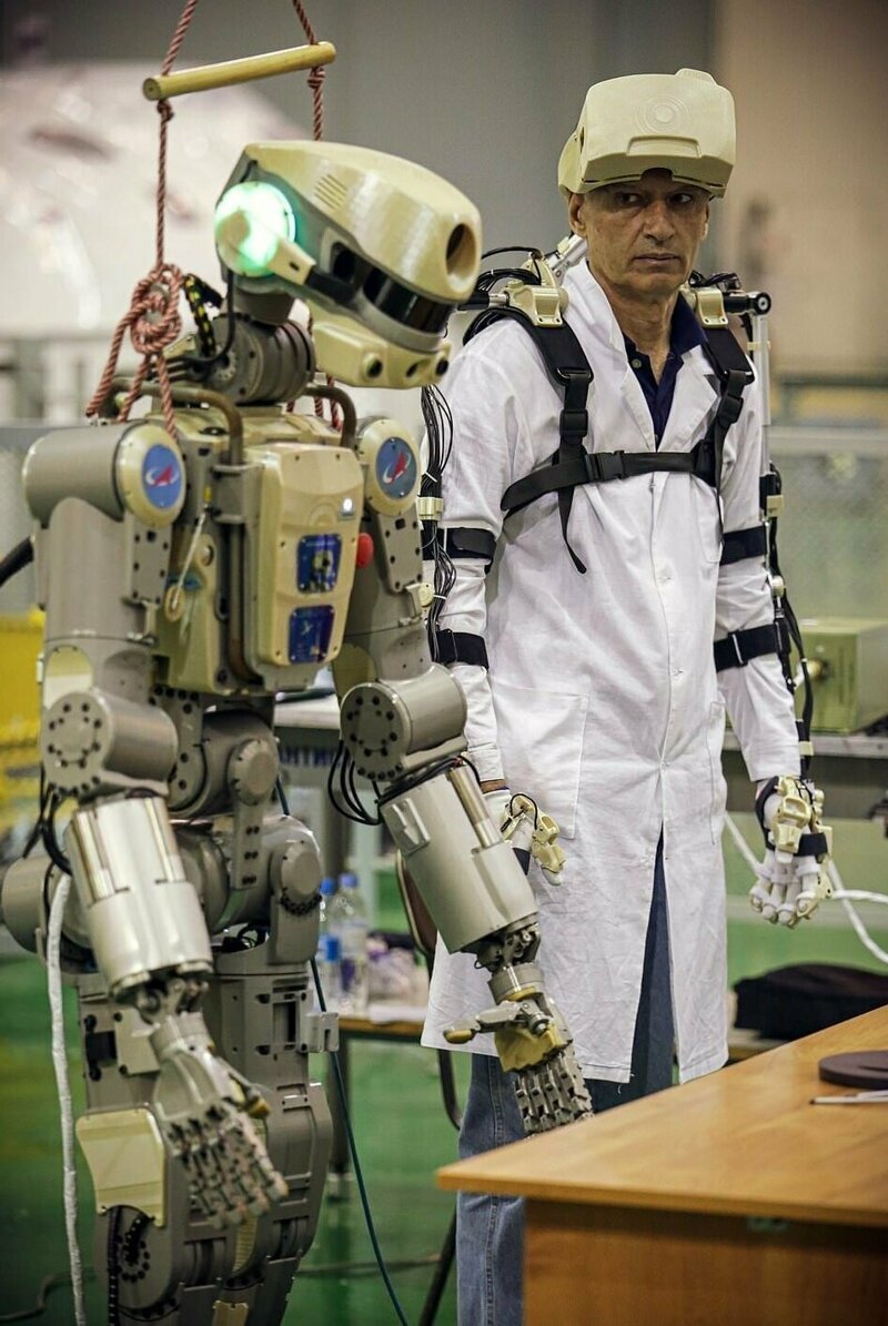 "Во время космических миссий космонавты будут полагаться на роботов", - сказал Сергей Хурс, глава проекта Национального центра развития технологий и базовых элементов робототехники