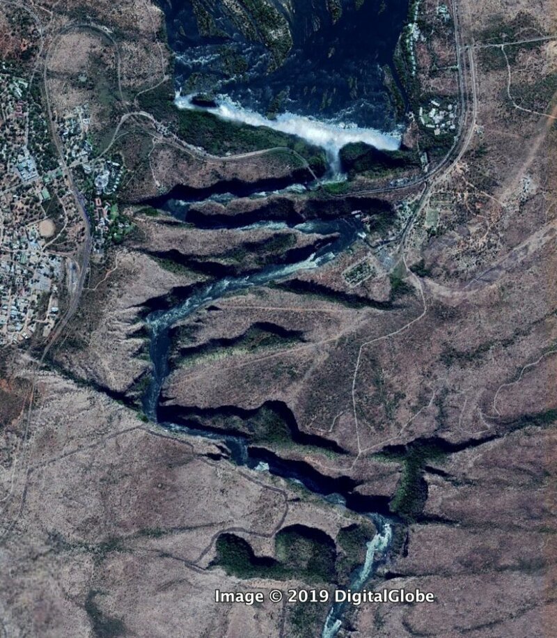17. Водопад Виктория и река Замбези в Южной Африке
