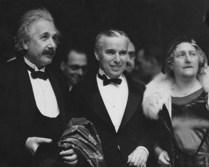 Альберт Эйнштейн, его жена Эльза и Чарли Чаплин. Лос-Анджелес, 1931 год