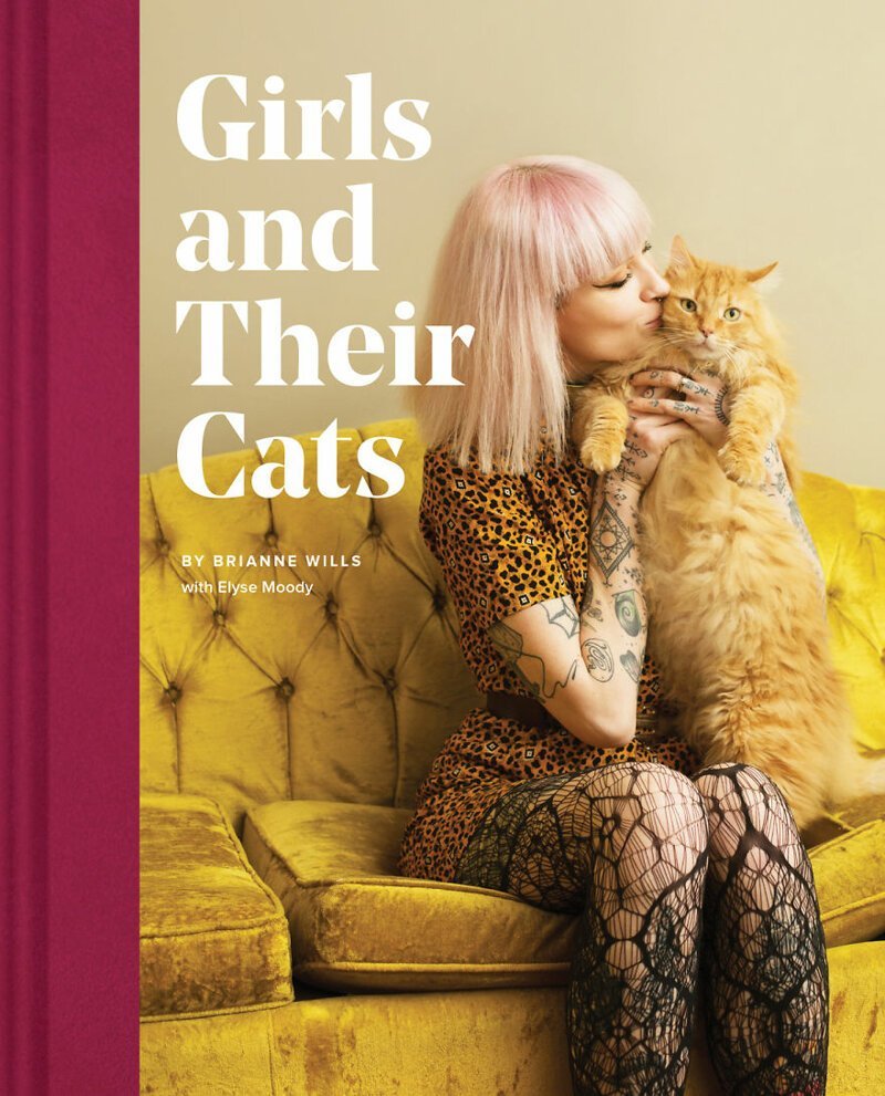 В августе 2019 Брианна выпускает книгу с фотографиями и историями "Девушки и их кошки"