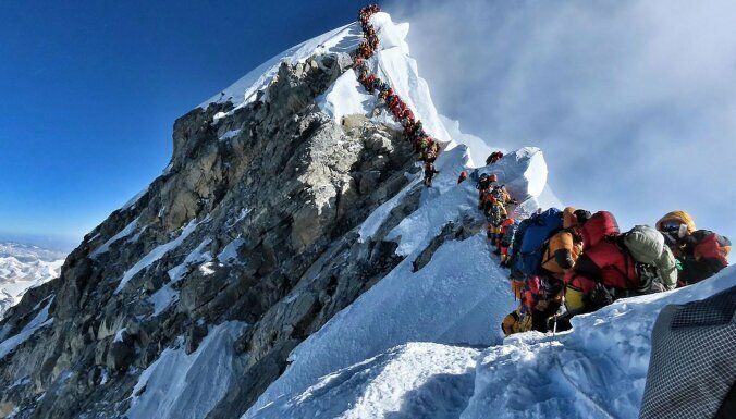 Непал сделает восхождение на Эверест сложнее (и дороже)