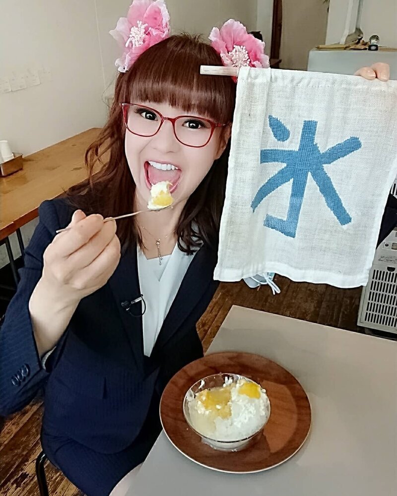 Косплеерша из Японии умело копирует образы 16-летней школьницы, хотя на самом деле ей уже 50