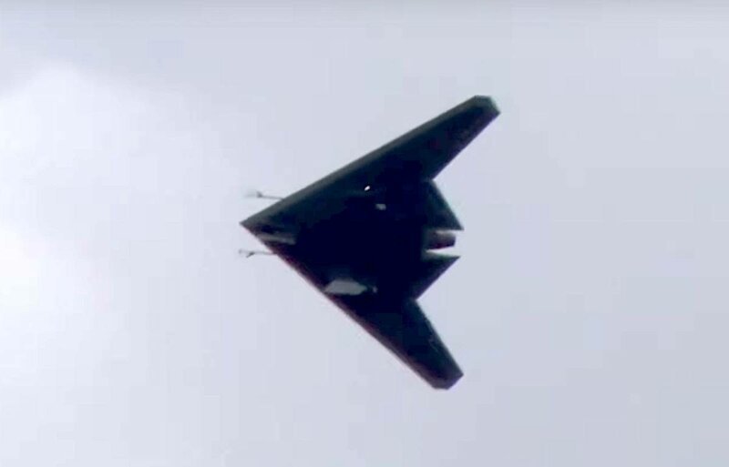 Минобороны опубликовало расширенное видео полёта БПЛА "Охотник" в сопровождении истребителя Су-30СМ