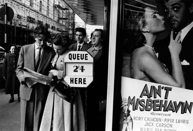 Очередь в кинотеатр, Лондон, 1955.