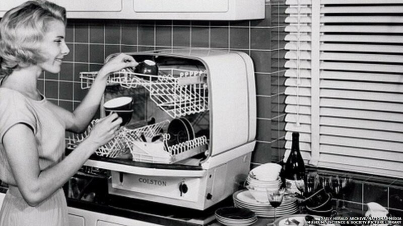 Эта посудомоечная машина компании «Чарльз Колстон» стоила 85 гиней. 