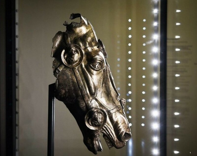 Часть римской конной статуи, позолоченная бронза, I век н.э..