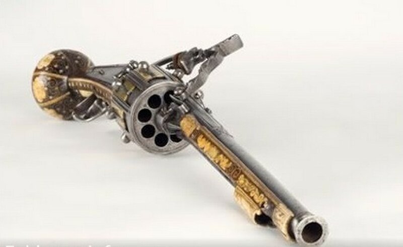 Револьвер, созданный  Гансом Стоплером в 1559 году в Нюрнберге.