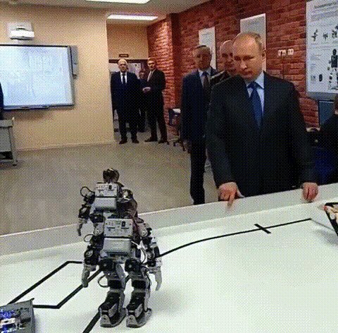 В Пятигорске робот станцевал лезгинку перед Рогозиным