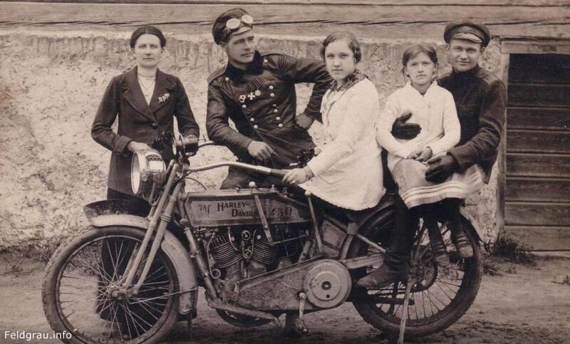 Георгиевский кавалер на мотоцикле «Харли-Дэвидсон». 1916 год. 