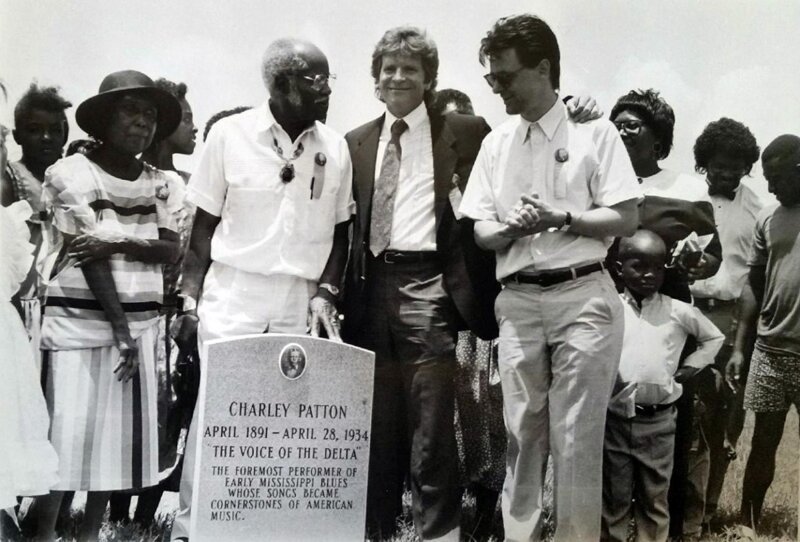 Джон Фогерти на открытии памятника Чарли Паттону, 1991 год, Миссисипи, США