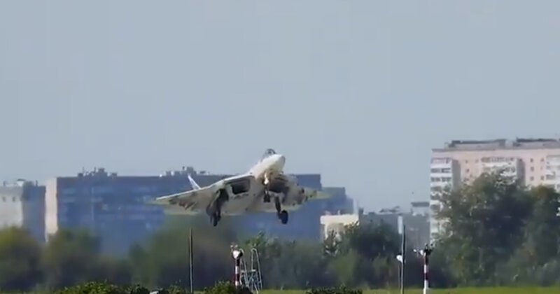 Су-57 отличился необычной посадкой