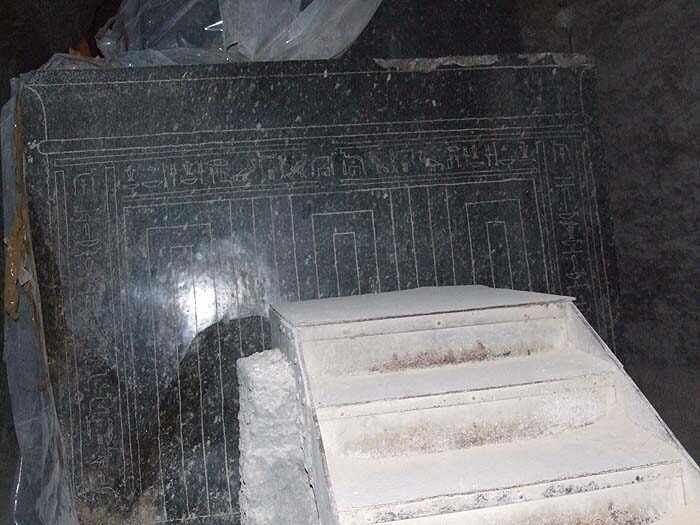 Загадочные саркофаги в подземном храме Гизы