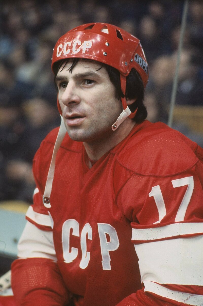 Валерий Борисович Харламов. В этот день (1981) погиб в автоаварии выдающийся советский хоккеист