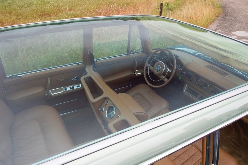 Роскошный лимузин Mercedes-Benz 1966 года со стеклянной крышей