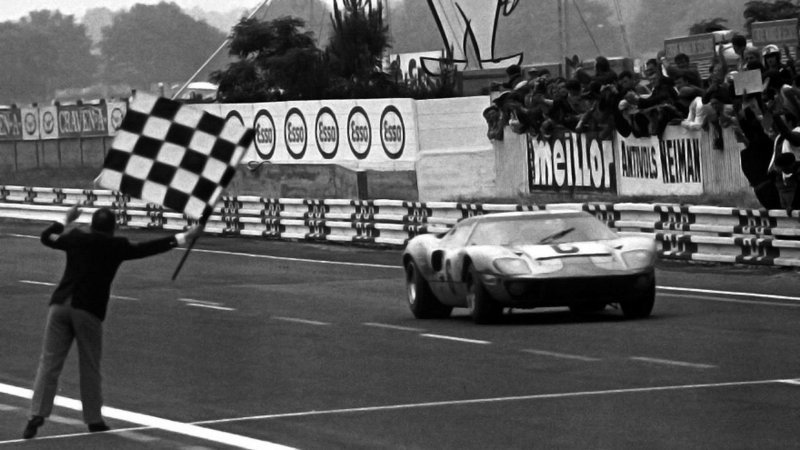 Сам же Икс наглядно доказал, что Ле-Ман нельзя выиграть, как впрочем и проиграть, на первых метрах дистанции. Пусть его Ford GT40 ушел на трассу последним, но в итоге именно он и стал победителем