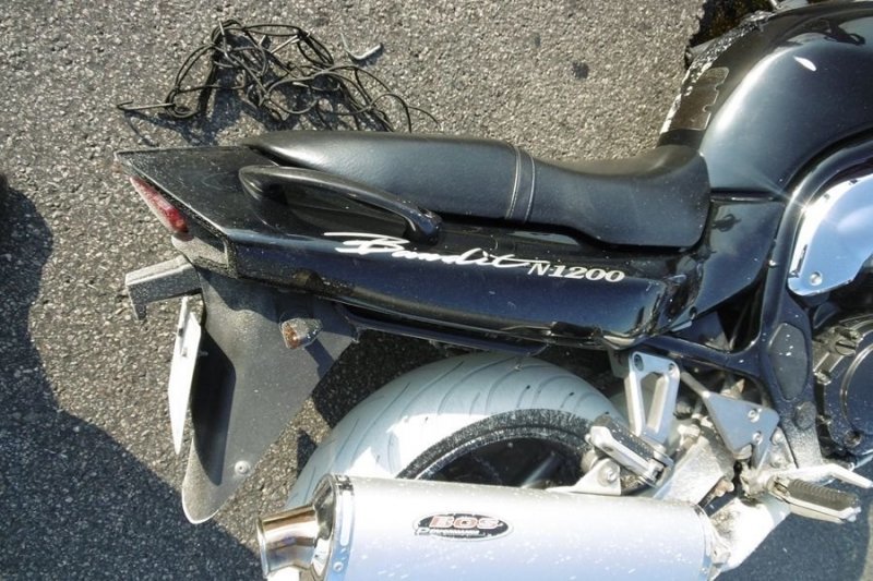 Под Минском мотоциклист поскользнулся из-за разлитой на дороге краски