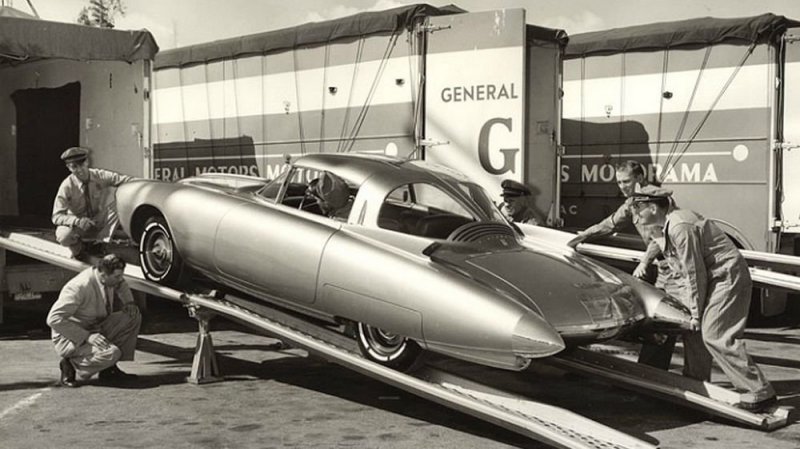 Oldsmobile Golden Rocket 1956 года: ракета с кузовом из стеклопластика