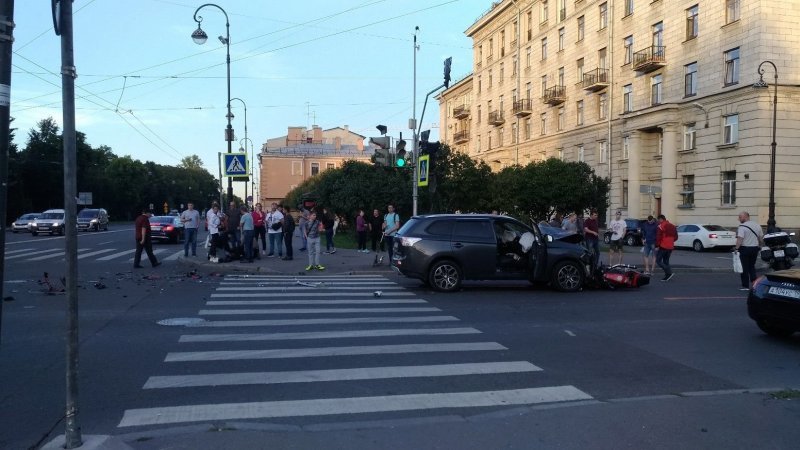 Авария дня. Мотоциклист получил тяжелые травмы в Петербурге