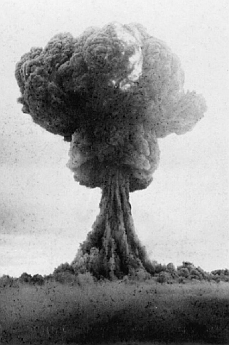 29 августа 1949 года в 7 часов утра на Семипалатинском полигоне успешно прошли первые испытания советской атомной бомбы