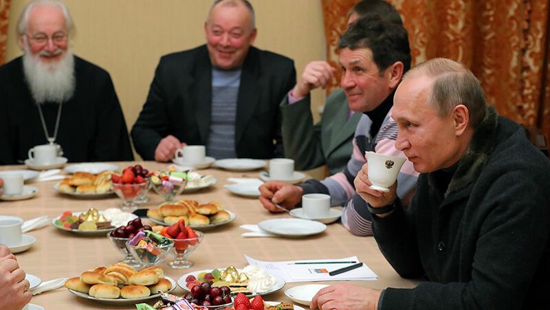 Правда ли, что Путин встречается с одними и теми же "простыми россиянами"?