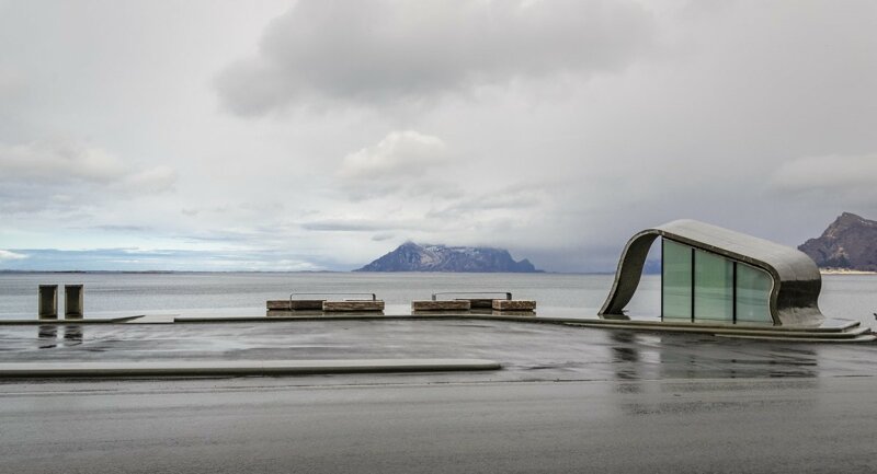 Типичная Норвегия: здесь даже площадка с общественным туалетом тянет на самое красивое сооружение в мире!
