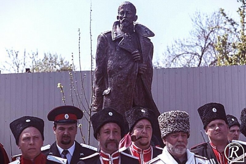За что поставили памятник Лавру Корнилову в Краснодаре?