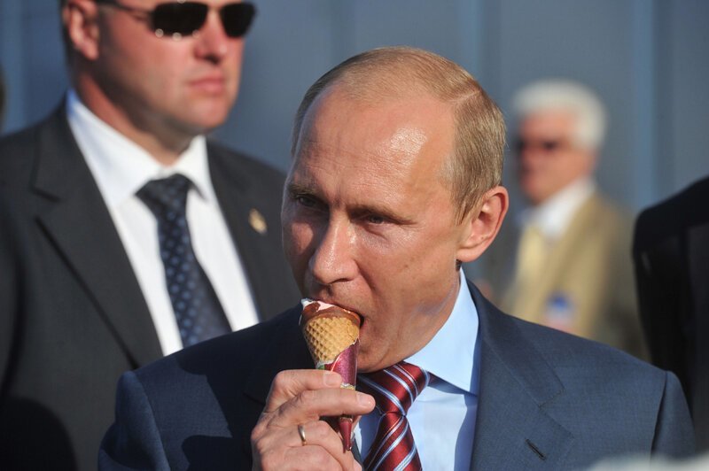 С кем Путин делится мороженым