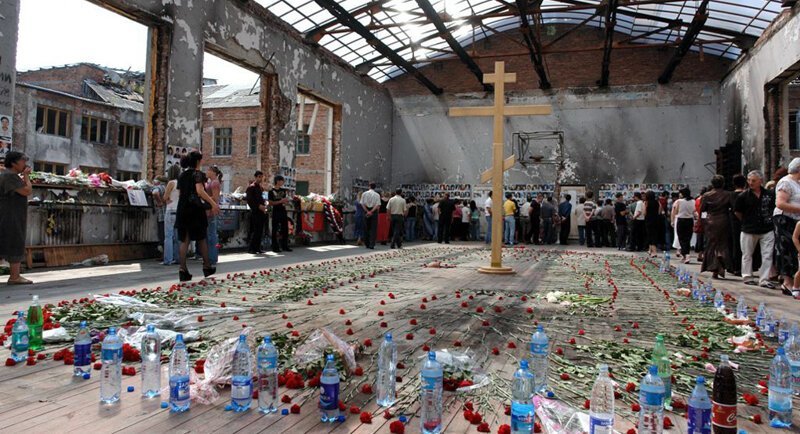 В Беслане проходит вахта памяти по жертвам теракта в школе № 1