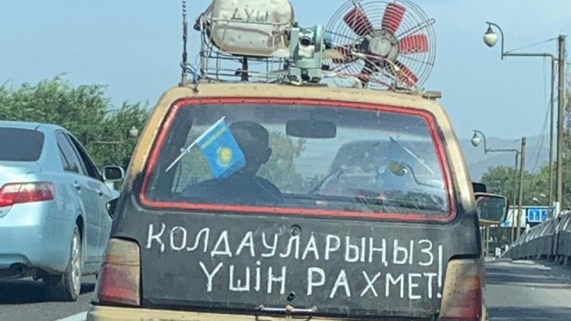 Душ и пропеллер на крыше: необычный автомобиль из Казахстана