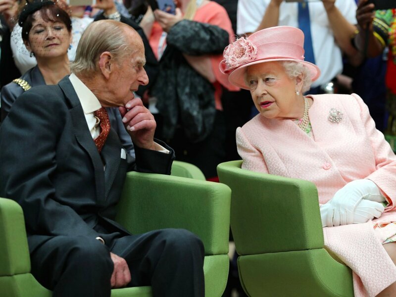 За прошедший год принц Филипп побывал на ста официальных мероприятиях, что намного больше, чем посетили все молодые члены королевской семьи.
