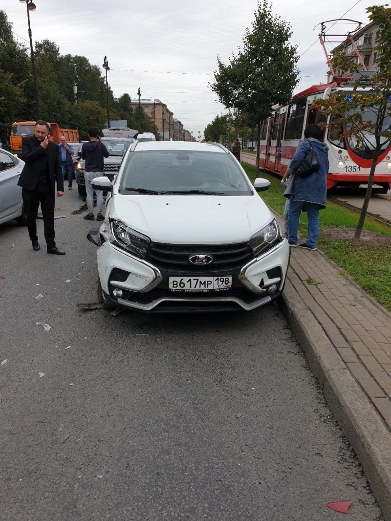 Land Rover даже не тормозил: массовая авария в Петербурге