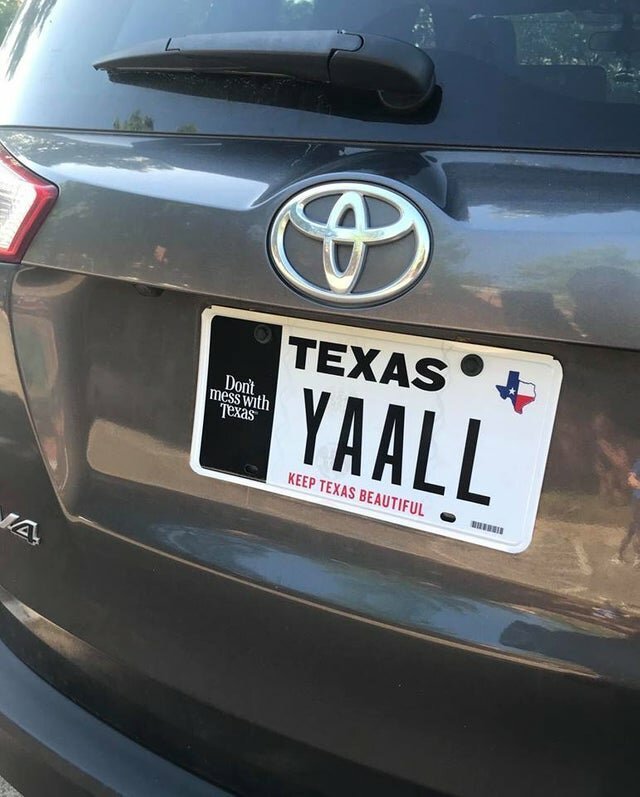 28. Номерные знаки в Техасе: "Не шутите с Техасом", "Сохраним Техас прекрасным"