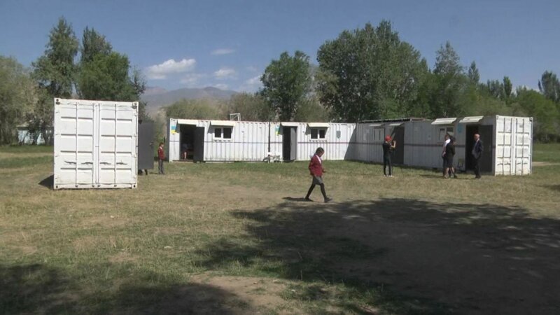 В Кыргызстане открыли школу из транспортных контейнеров