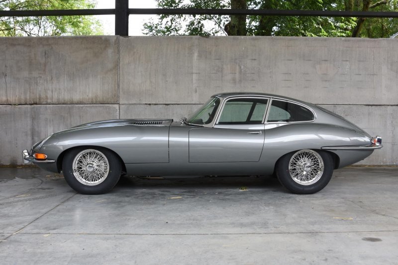 Полностью разрушенный классический Jaguar E-type восстановили до изумительного состояния