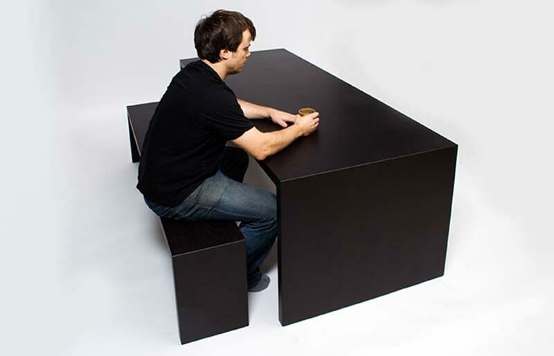 Этот термохромный комплект мебели от Джея Уотсона изменяется при воздействии на него тепла