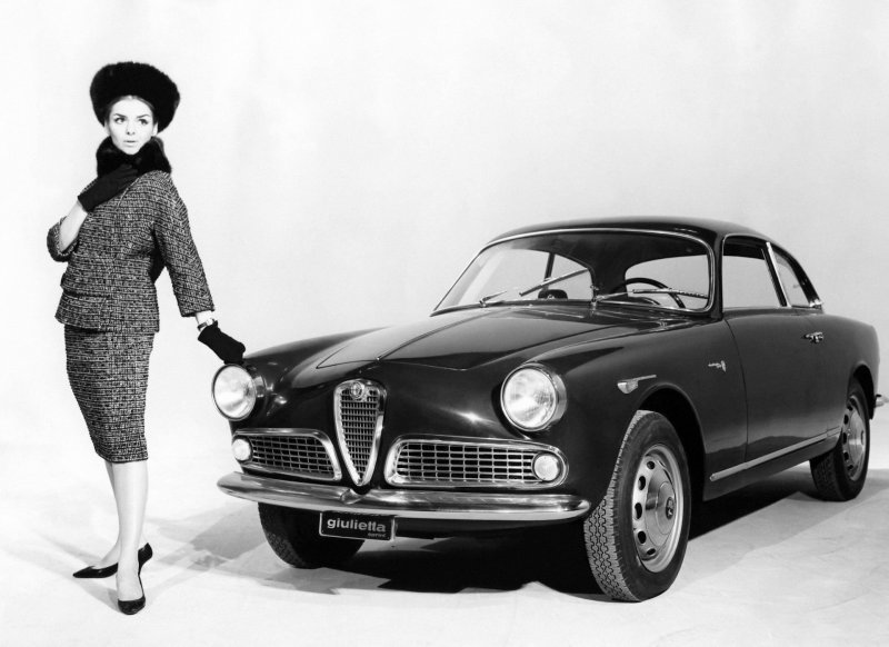 Стиль женской одежды 50-х значительно уступал стилю итальянских автомобилей того же периода…