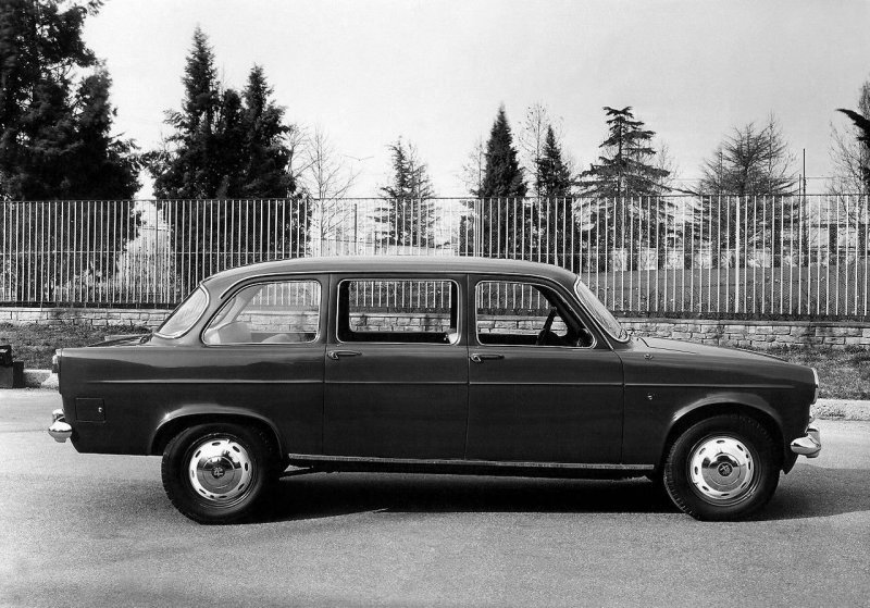 Еще одна мелкосерийка и снова от ателье Джузеппе Колли. Удлиненная версия седана под именем Ministeriali выпускалась с 1957-го по 1960-й. Число выпущенных экземпляров, увы, неизвестно…