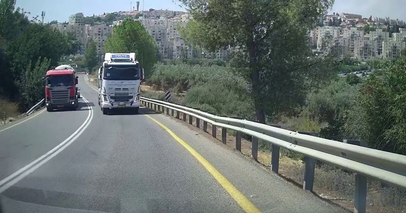 Безбашенный молодой водитель грузовика из Израиля