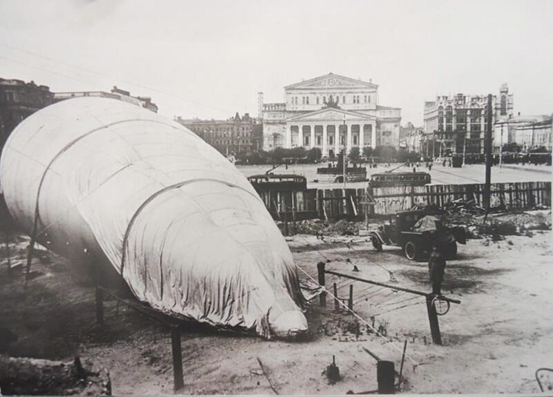 Аэростат у Большого театра, 1941 год